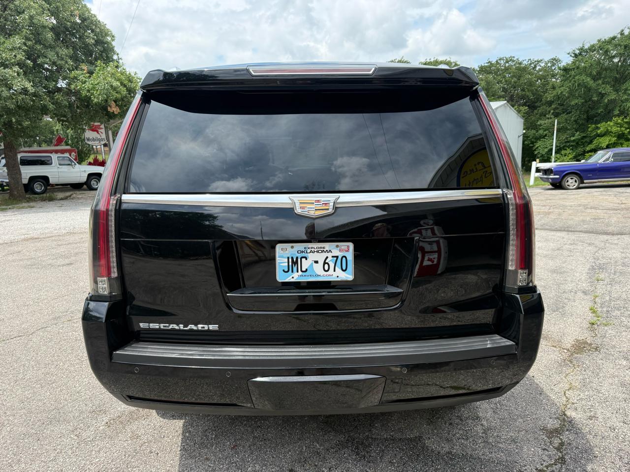 Cadillac Escalade Luxury 2WD 2015