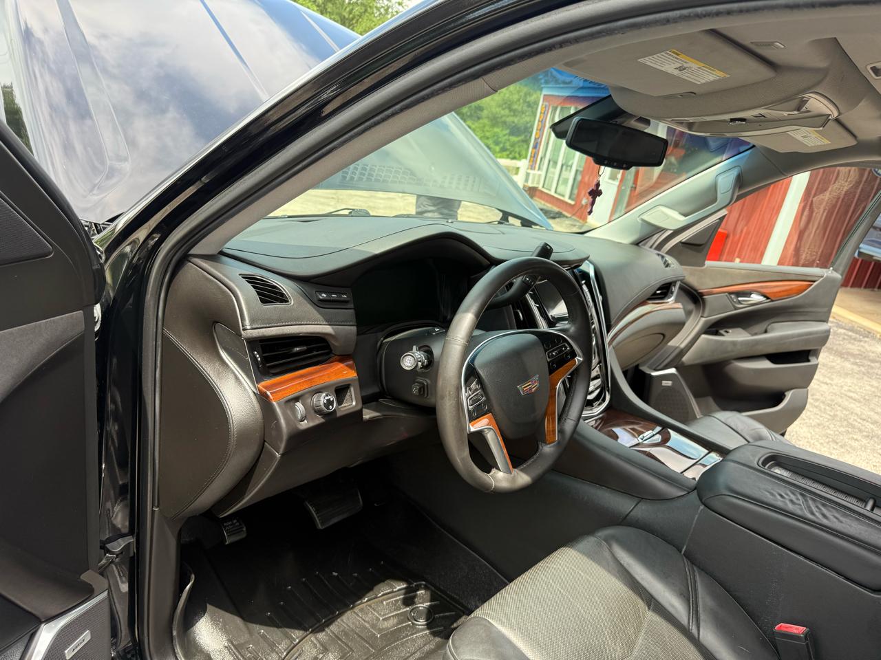 Cadillac Escalade Luxury 2WD 2015
