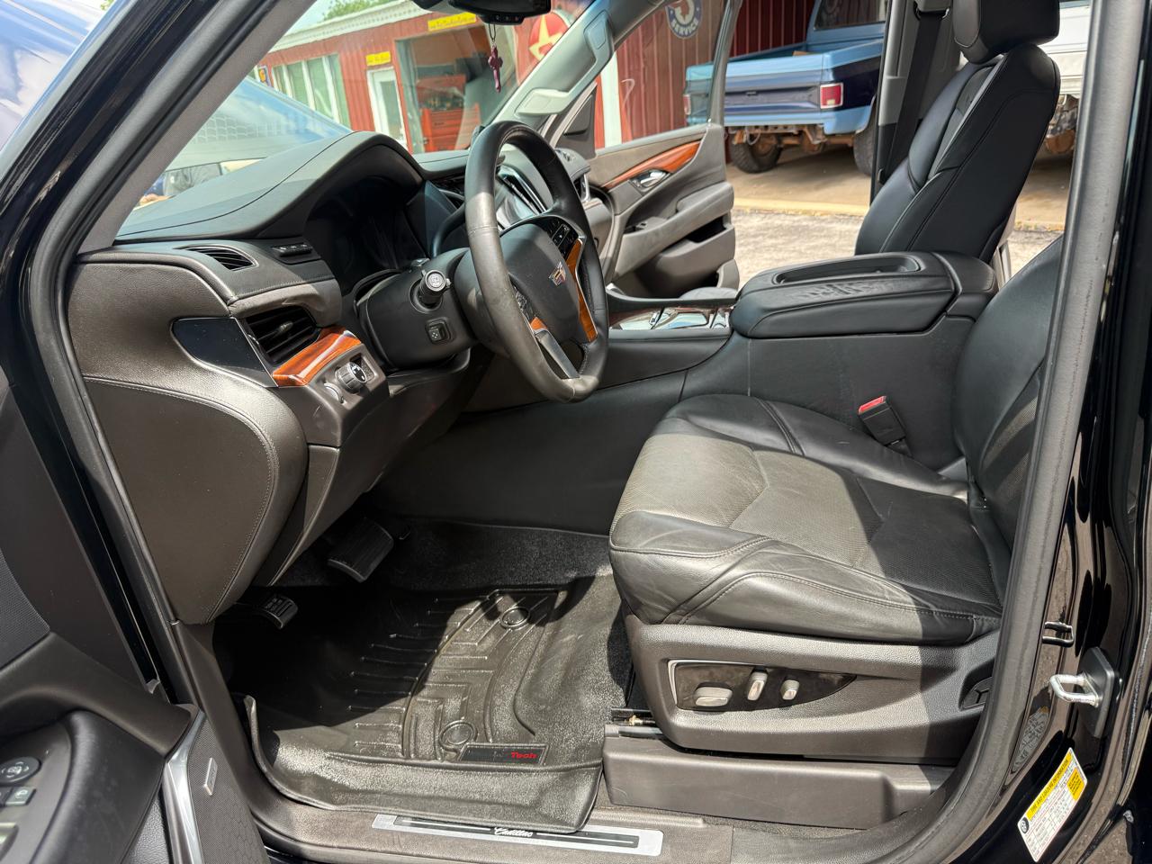Cadillac Escalade Luxury 2WD 2015
