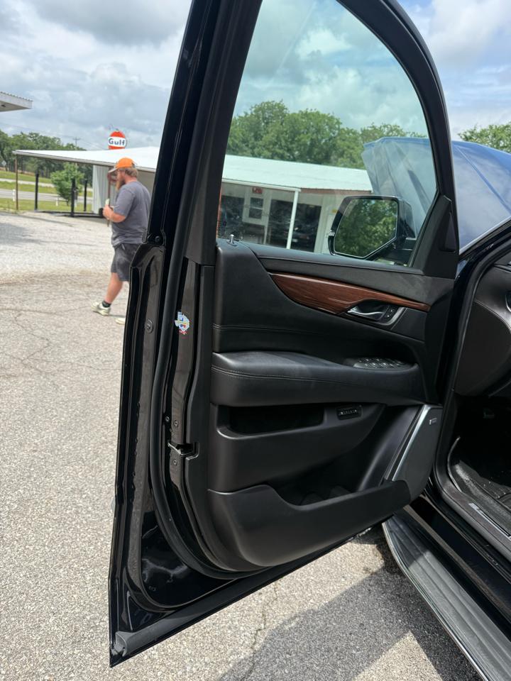 Cadillac Escalade Luxury 2WD 2015