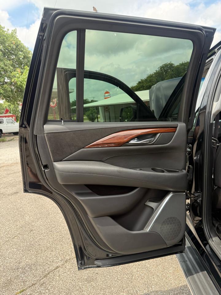 Cadillac Escalade Luxury 2WD 2015
