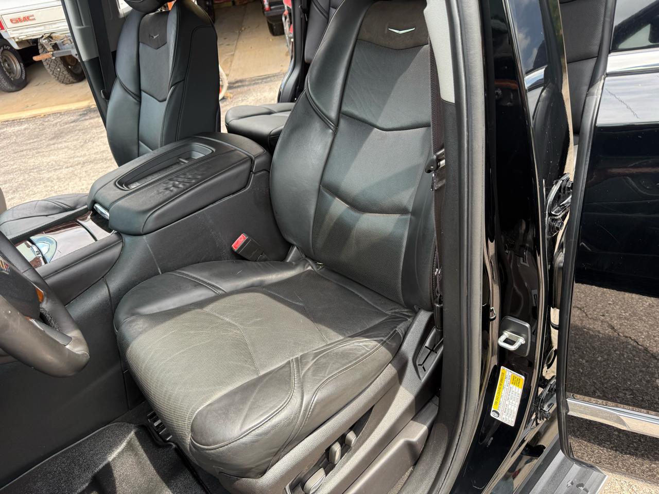 Cadillac Escalade Luxury 2WD 2015
