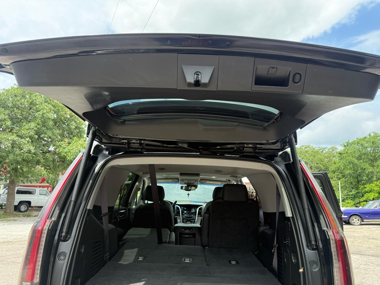 Cadillac Escalade Luxury 2WD 2015