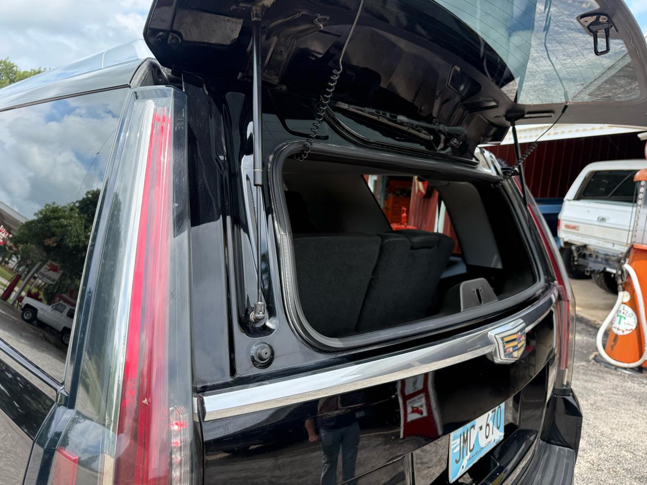 Cadillac Escalade Luxury 2WD 2015