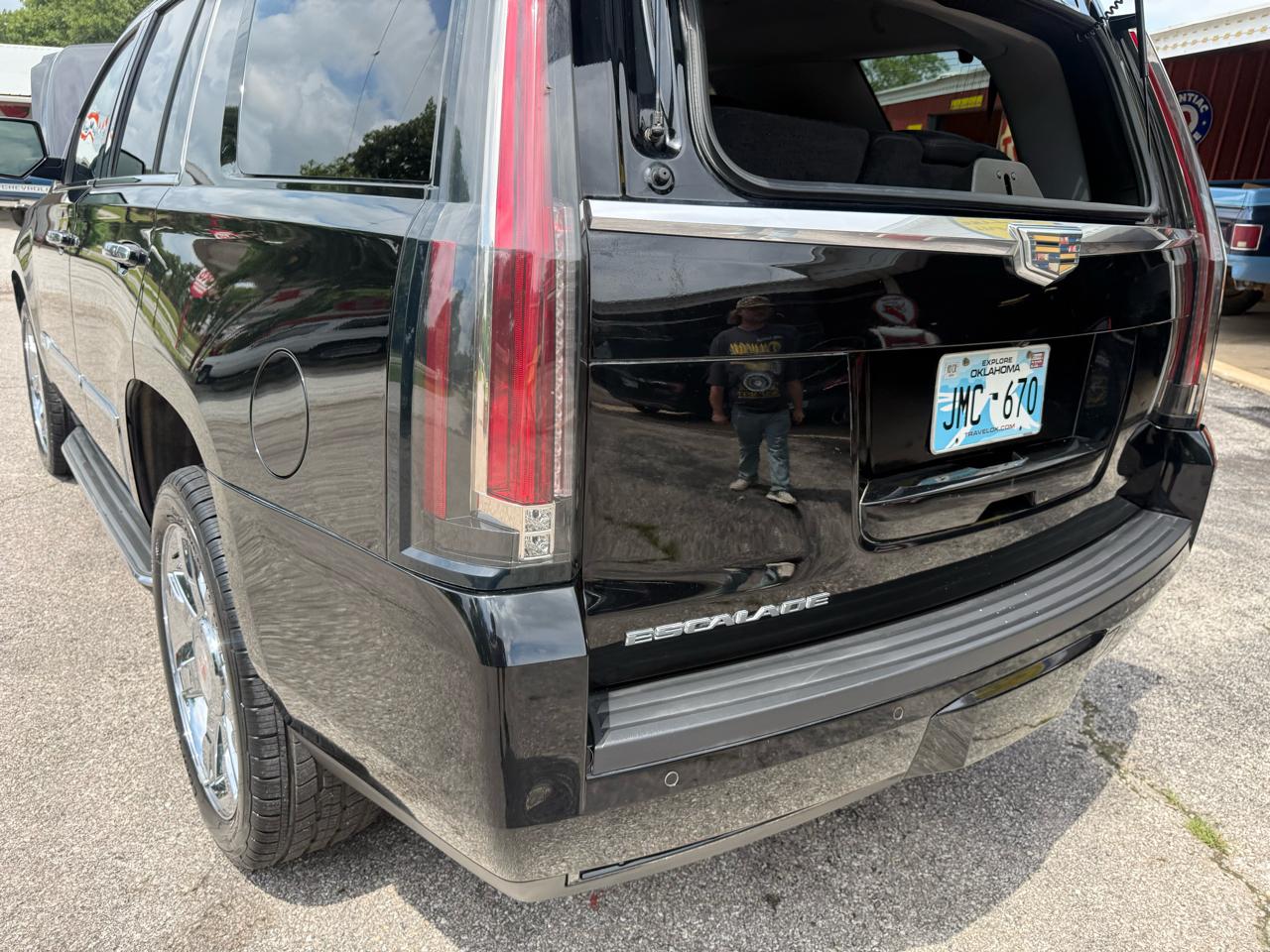 Cadillac Escalade Luxury 2WD 2015