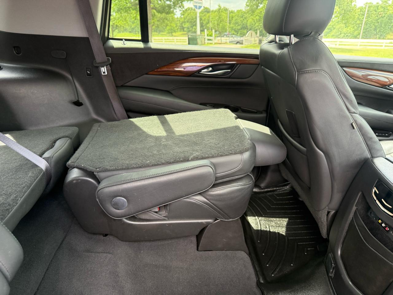 Cadillac Escalade Luxury 2WD 2015
