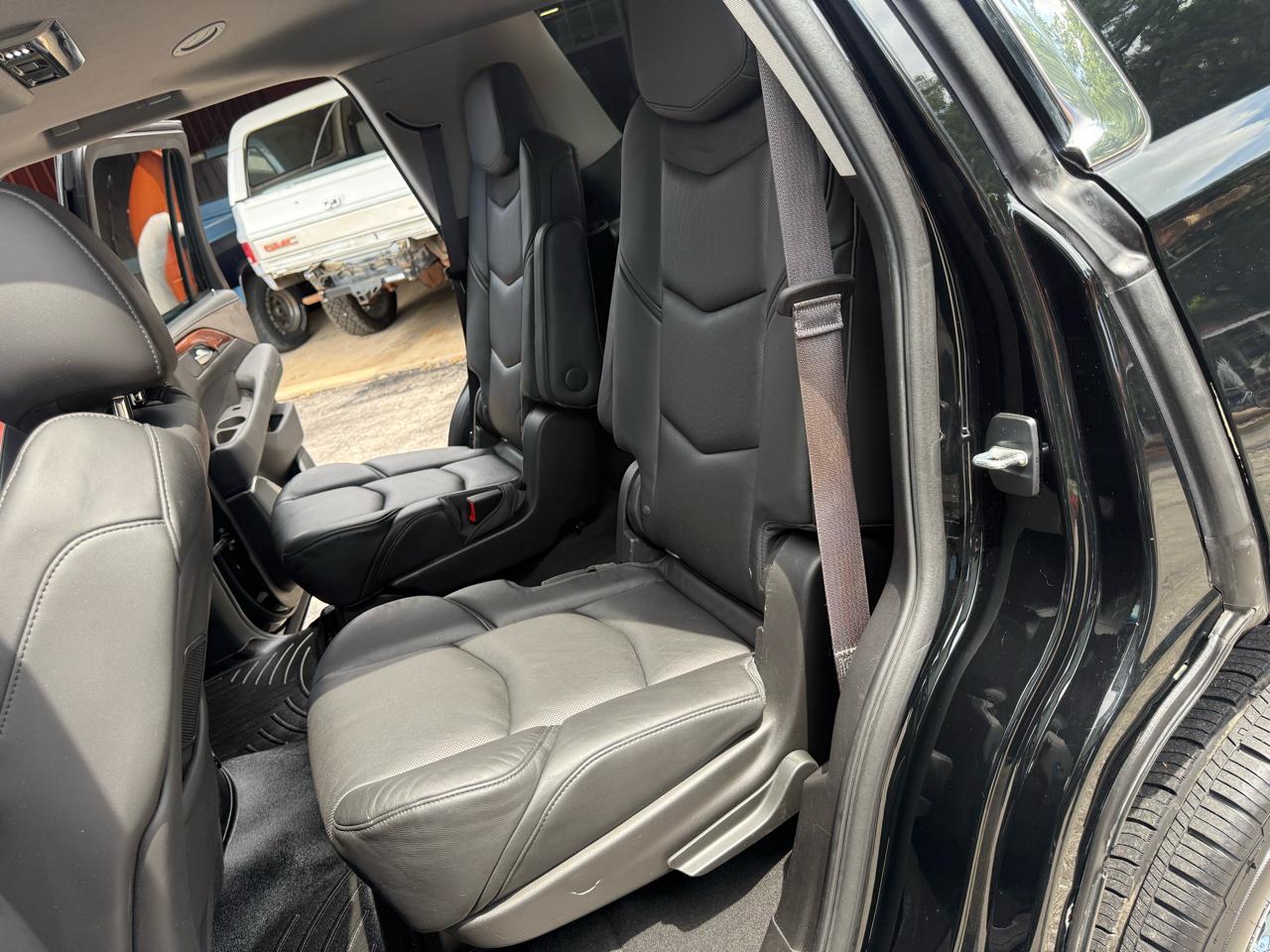 Cadillac Escalade Luxury 2WD 2015