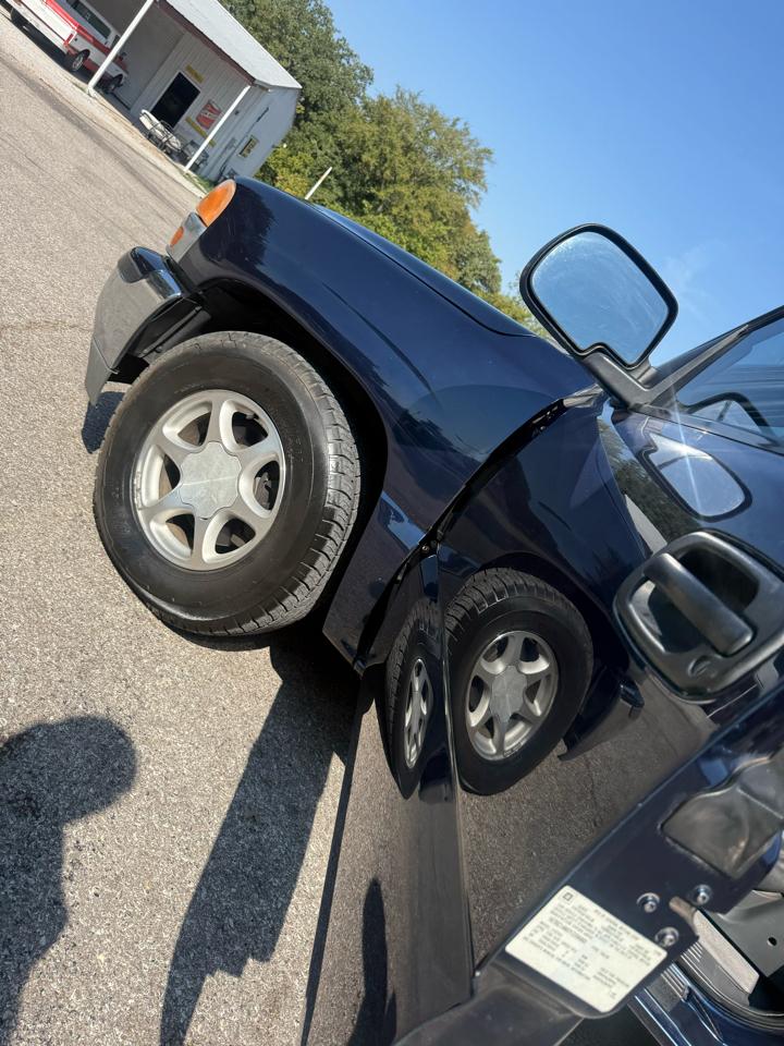 GMC Sierra 1500 SL Reg. Cab Short Bed 2WD 2000