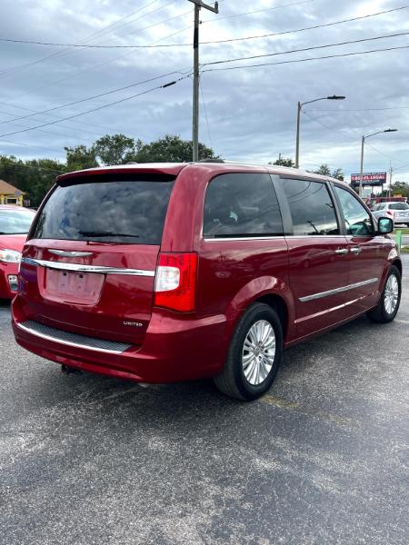 Chrysler Town & Country Limited 2014