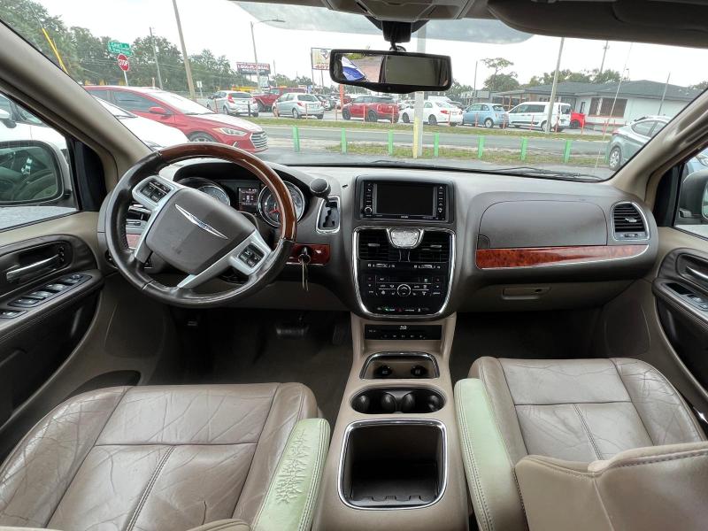Chrysler Town & Country Limited 2014