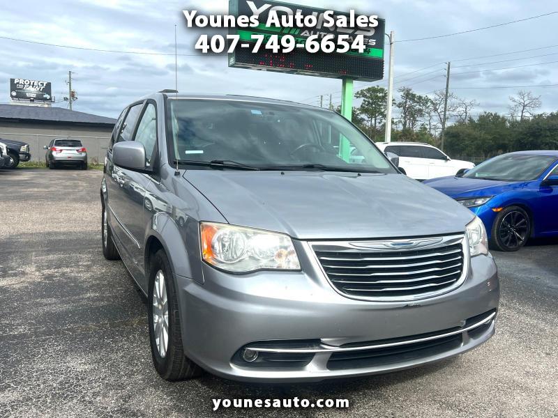 2015 Chrysler Town & Country Touring's photo