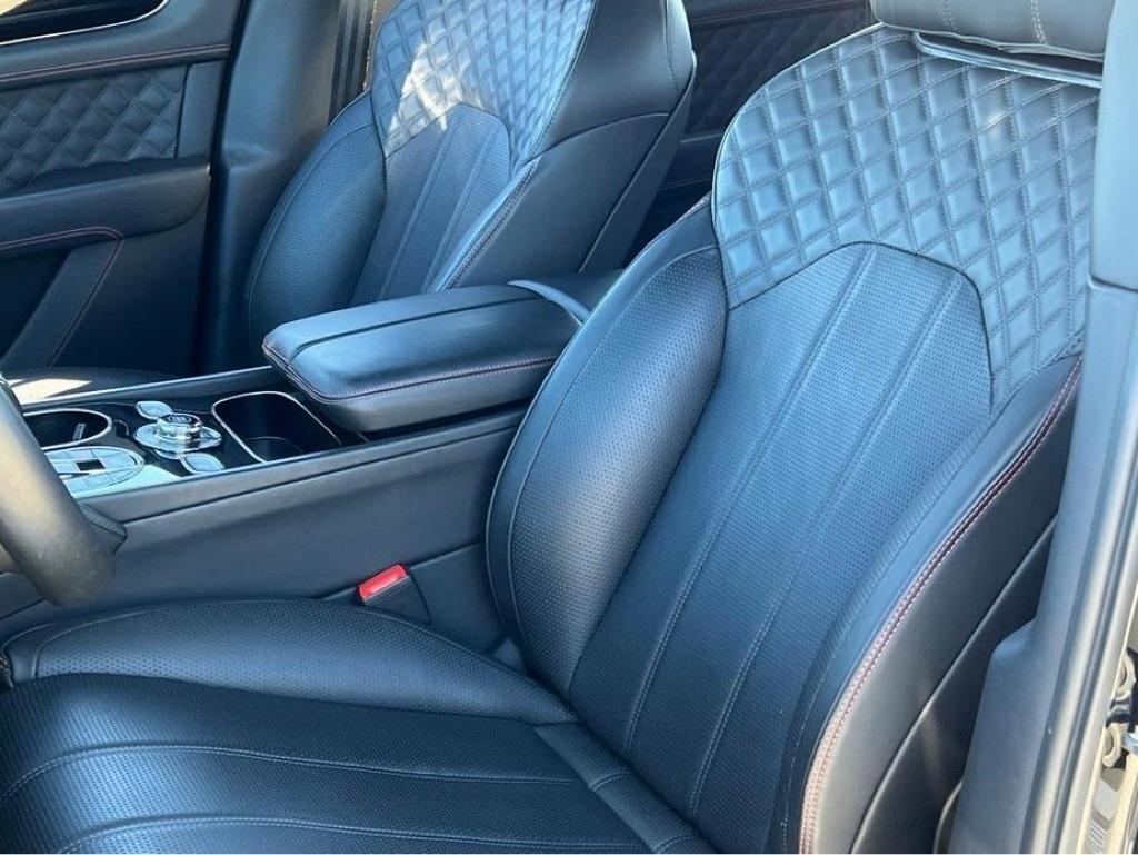 Bentley Bentayga  2021