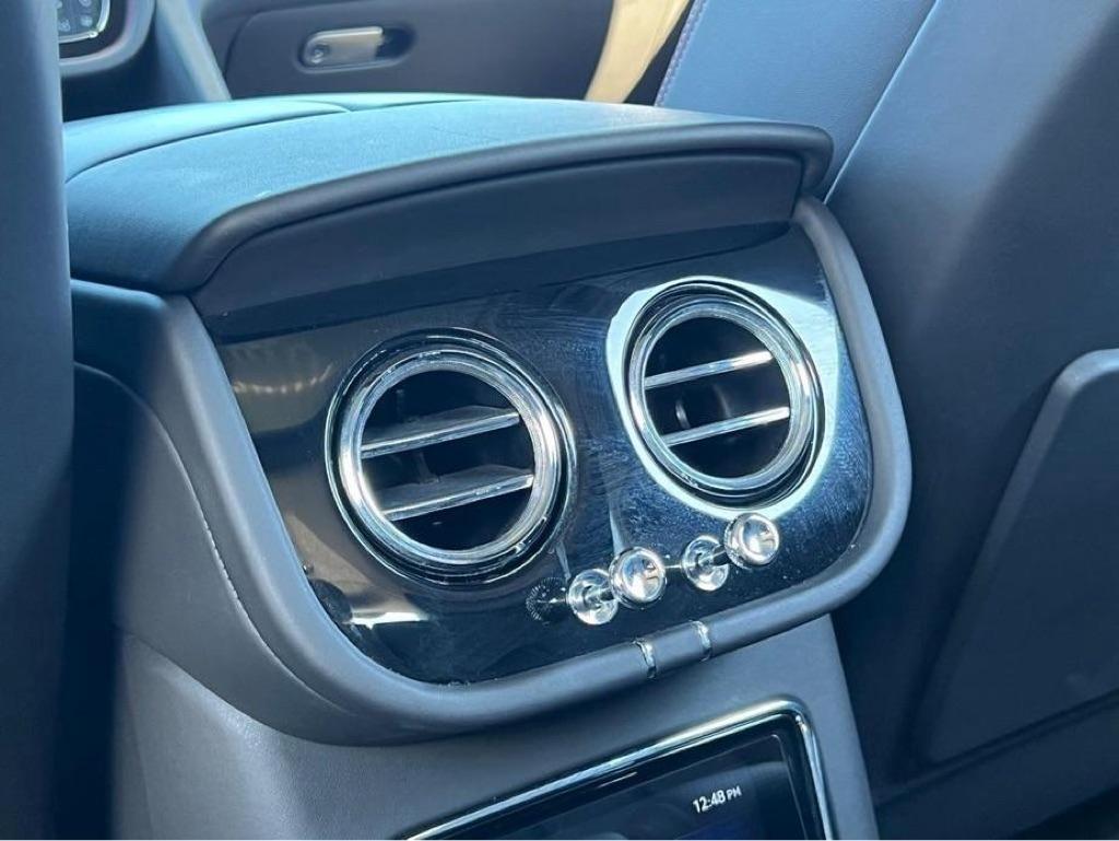 Bentley Bentayga  2021