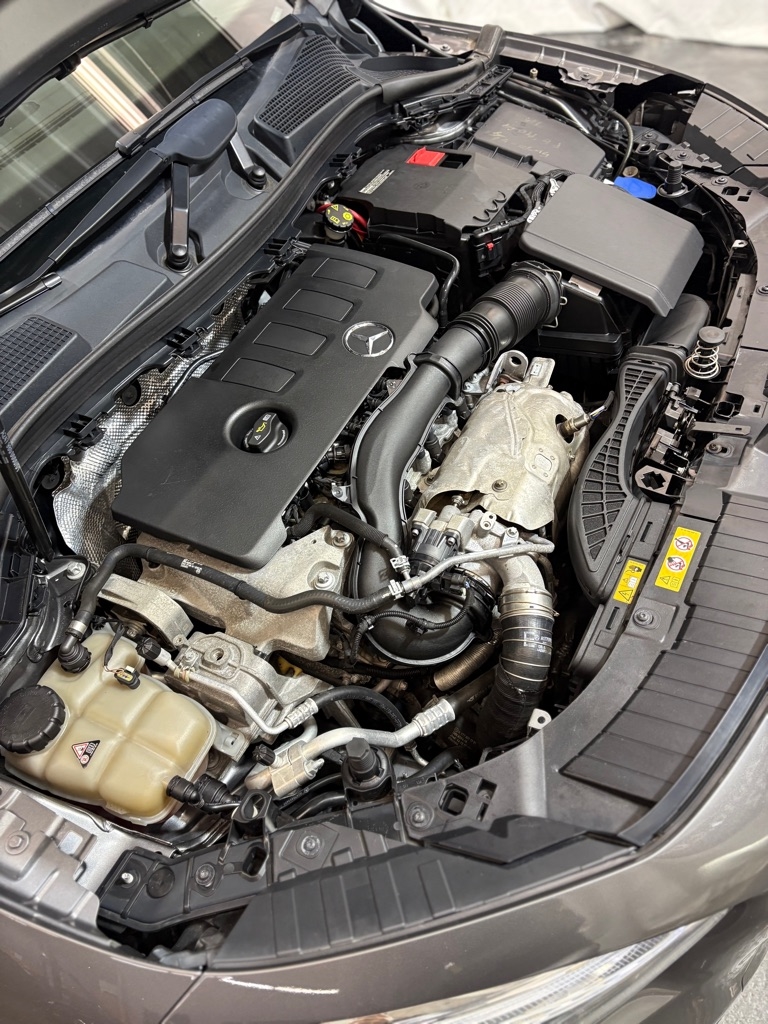 Mercedes-Benz GLA-Class  2021