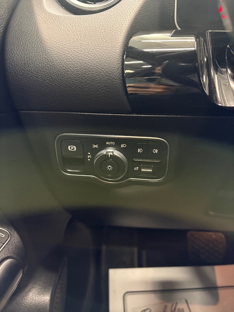 Mercedes-Benz GLA-Class  2021