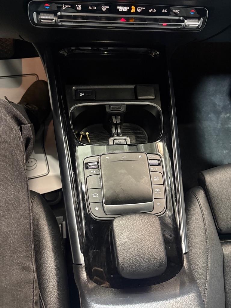 Mercedes-Benz GLA-Class  2021