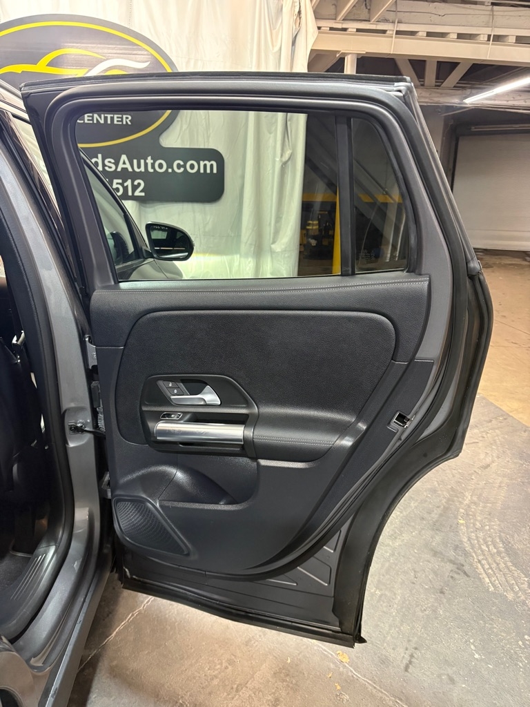 Mercedes-Benz GLA-Class  2021