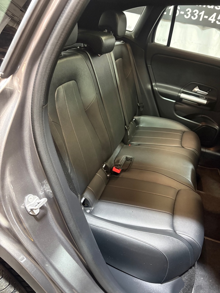 Mercedes-Benz GLA-Class  2021