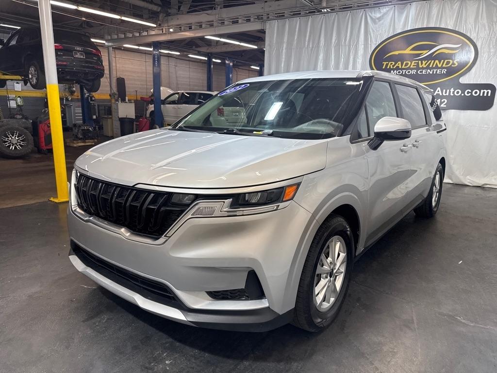 View vehicle photo 3