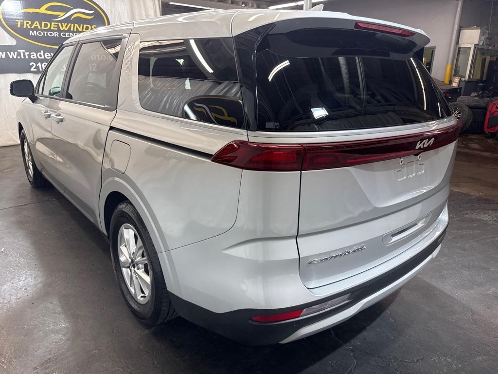 View vehicle photo 4