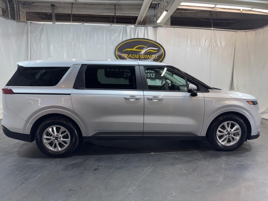 View vehicle photo 7