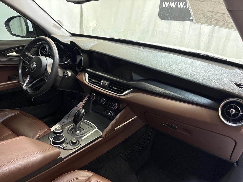 Alfa Romeo Stelvio  2018