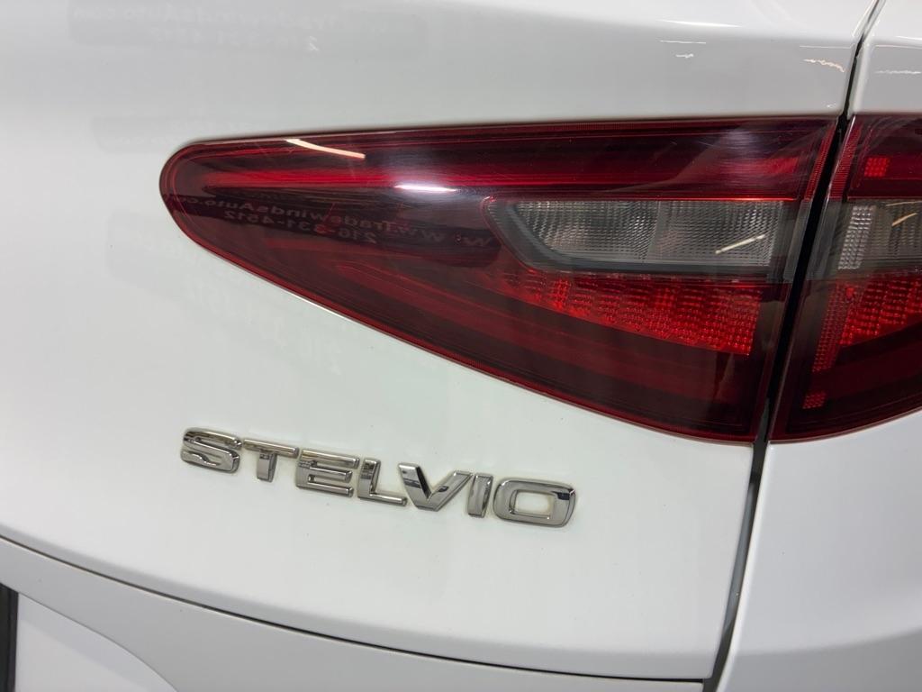 Alfa Romeo Stelvio  2018