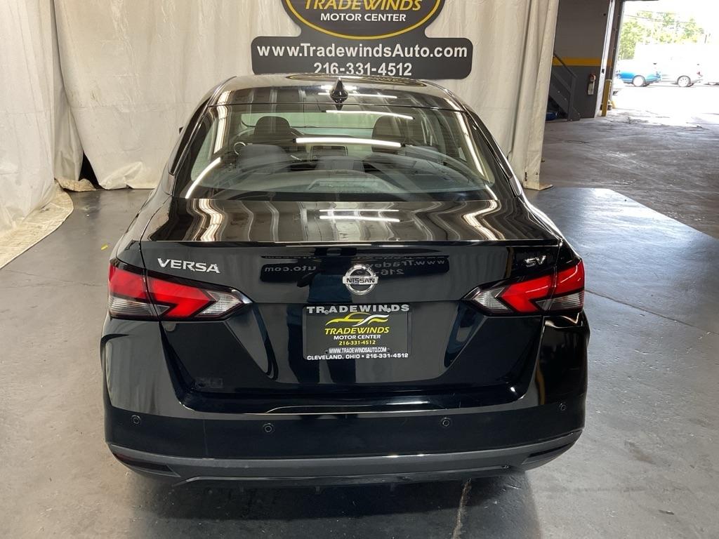 Nissan Versa  2021