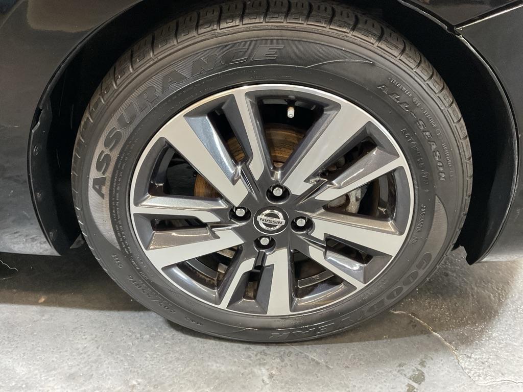 Nissan Versa  2021