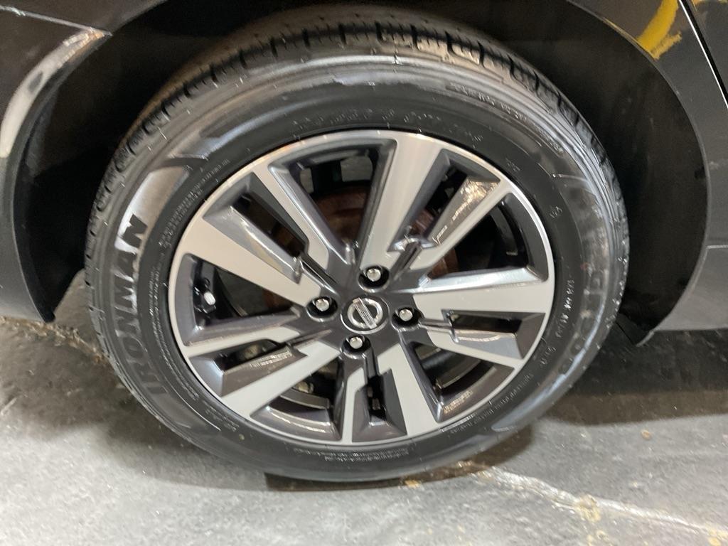 Nissan Versa  2021