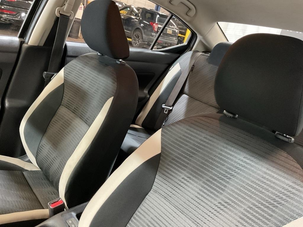 Nissan Versa  2021