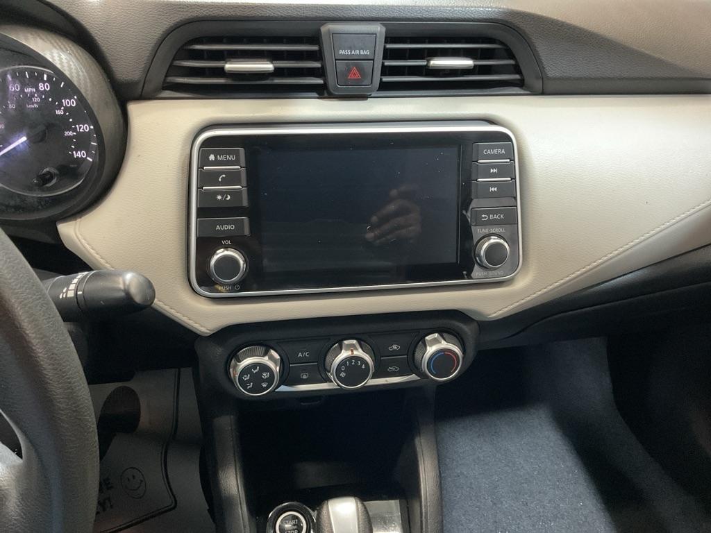 Nissan Versa  2021