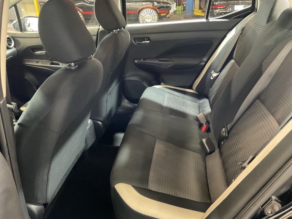 Nissan Versa  2021