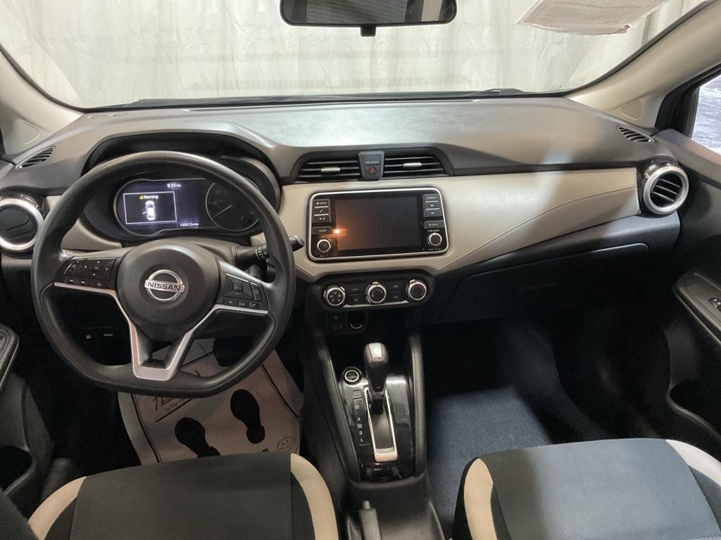 Nissan Versa  2021