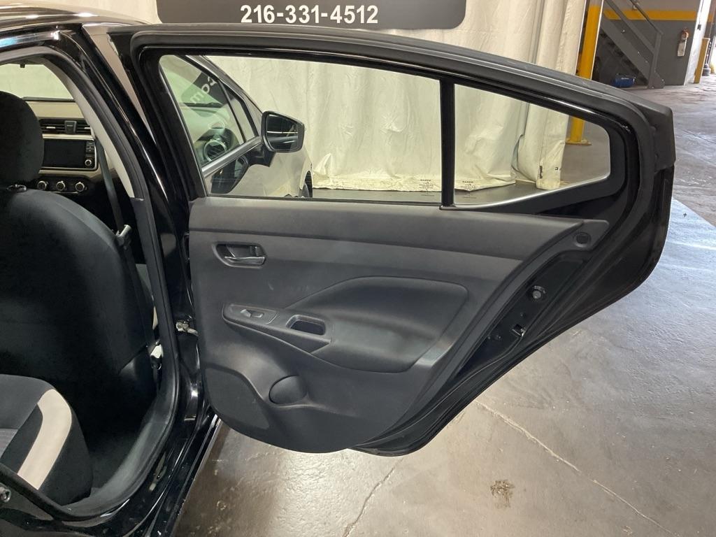Nissan Versa  2021