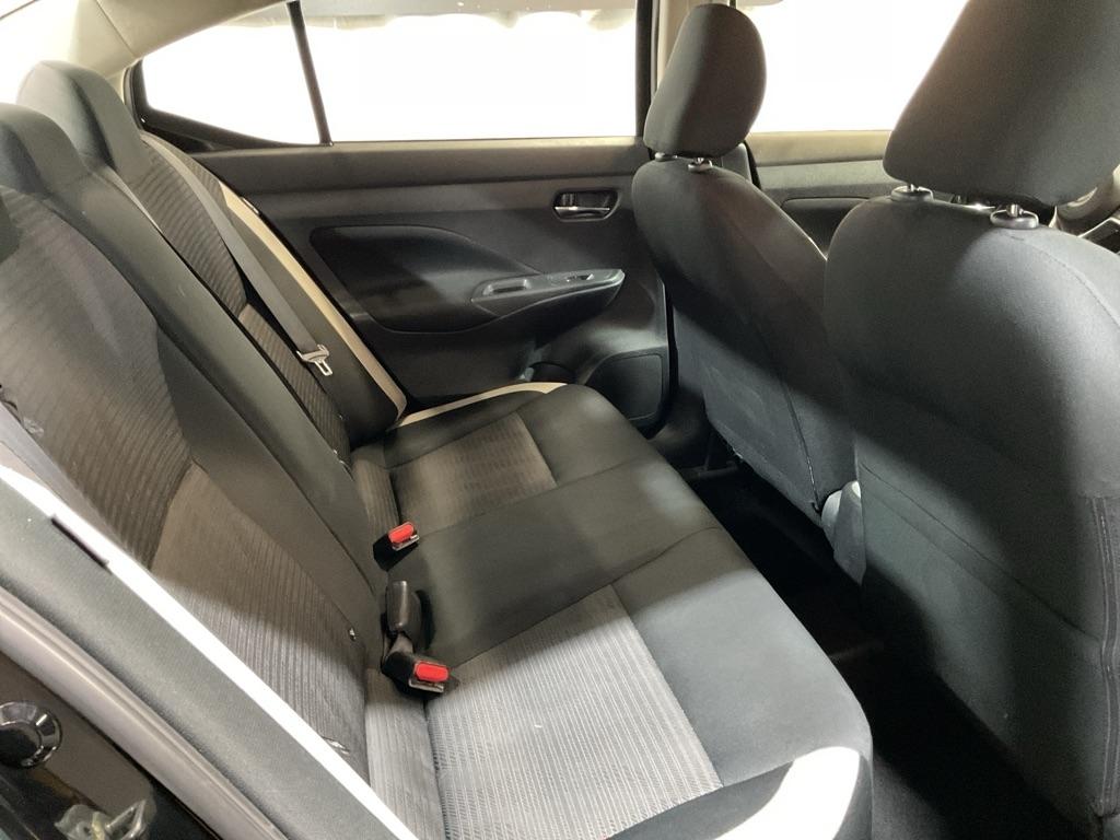 Nissan Versa  2021