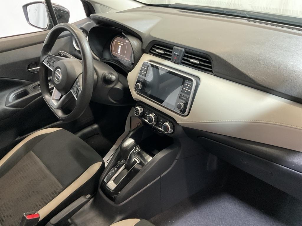 Nissan Versa  2021