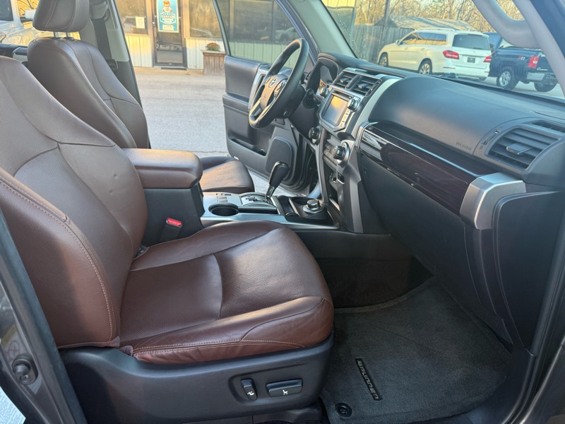 Toyota 4Runner Limited 4WD V6 2016