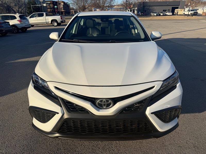 Toyota Camry SE 2021