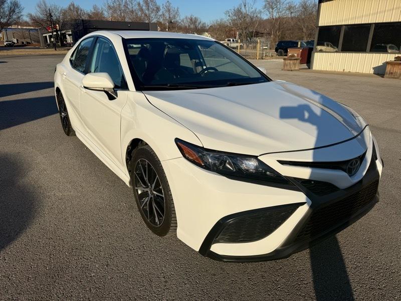 Toyota Camry SE 2021