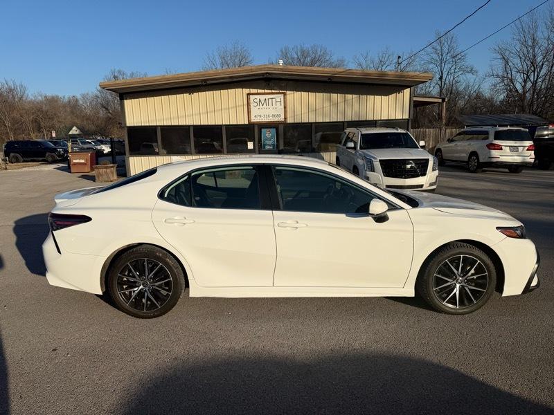 Toyota Camry SE 2021