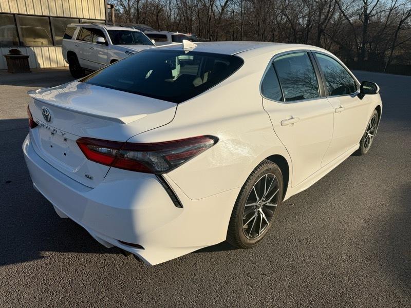 Toyota Camry SE 2021