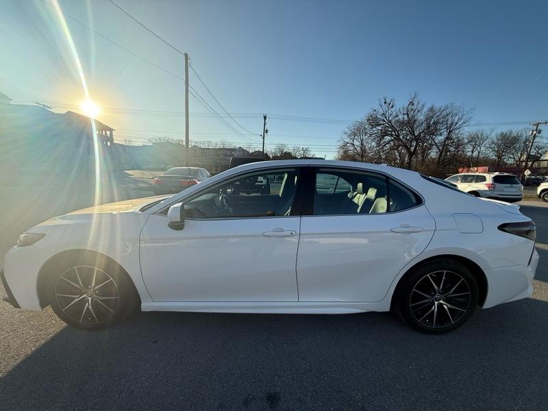 Toyota Camry SE 2021