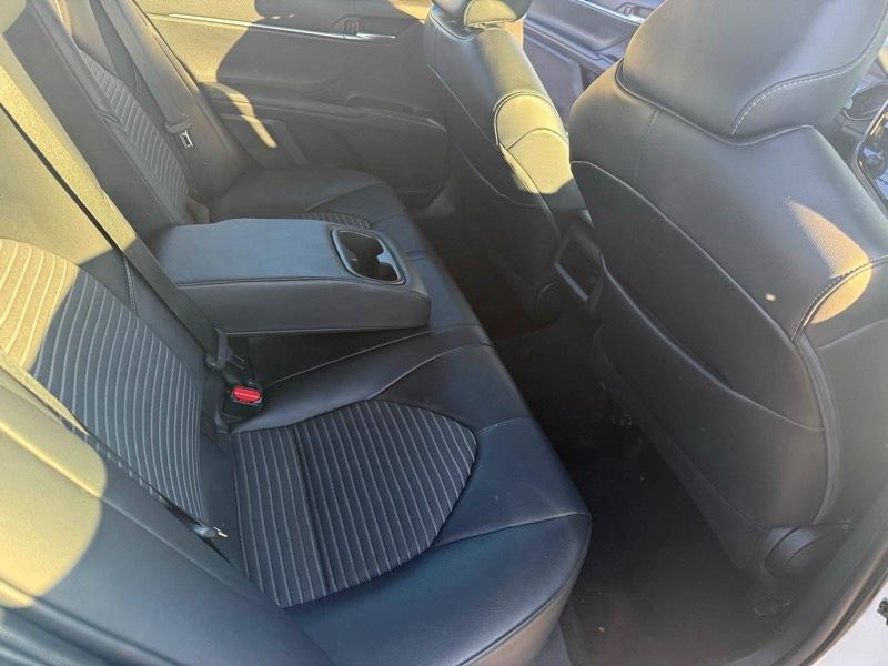 Toyota Camry SE 2021