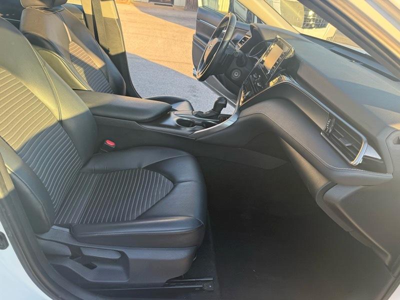 Toyota Camry SE 2021