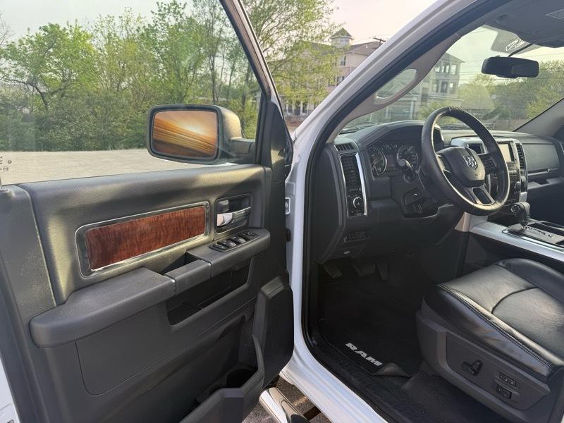 RAM 1500 Laramie Crew Cab 4WD 2012