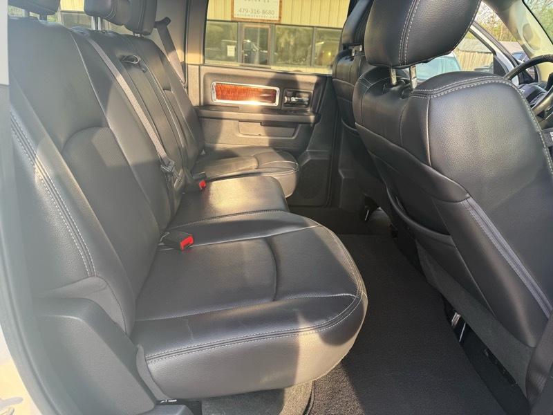 RAM 1500 Laramie Crew Cab 4WD 2012