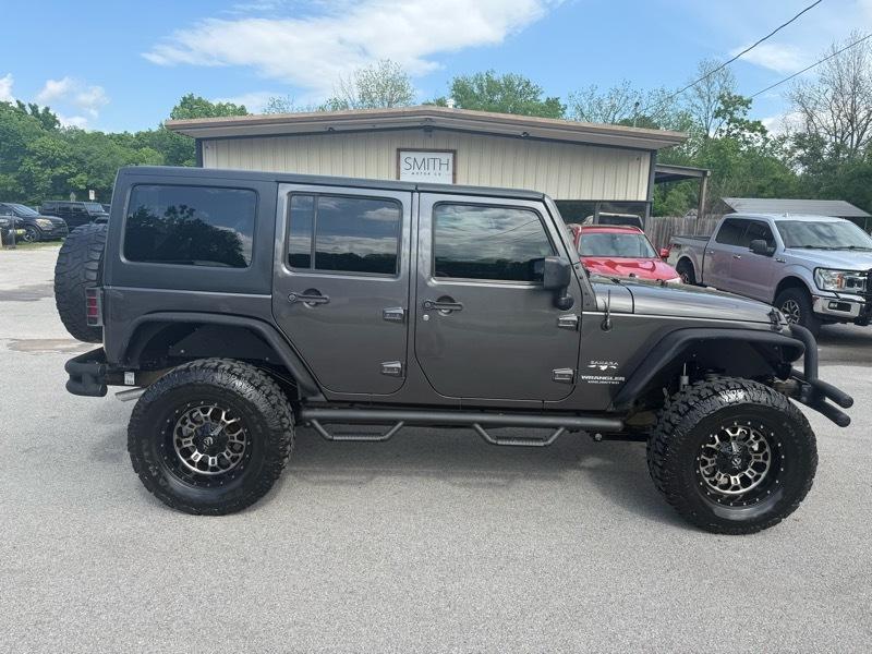 Jeep Wrangler Unlimited Sahara 4WD 2017