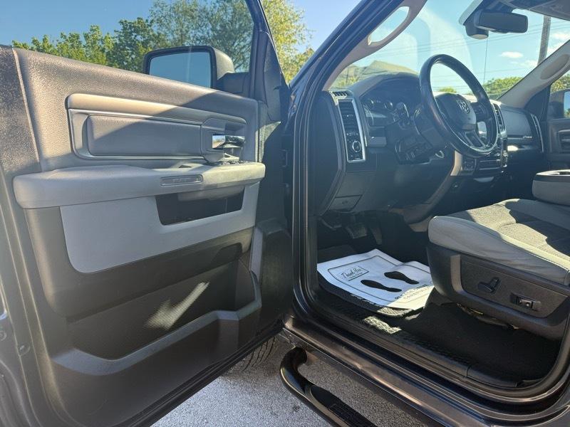 RAM 1500 Classic Big Horn 4x4 Crew Cab 5'7" Box 2019