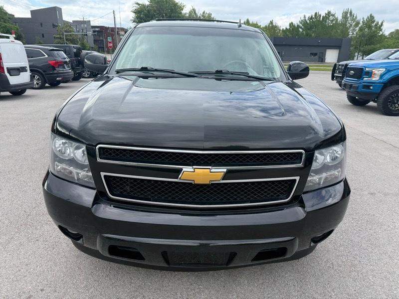 Chevrolet Suburban LT 1500 4WD 2011